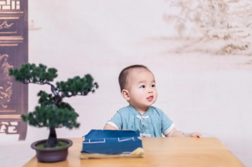 齐河怀孕肚子中间凹两边凸